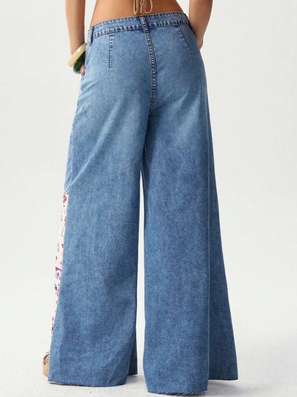 DELILAH Wide leg patchwork denim
Jeans - Picture 3 of 3